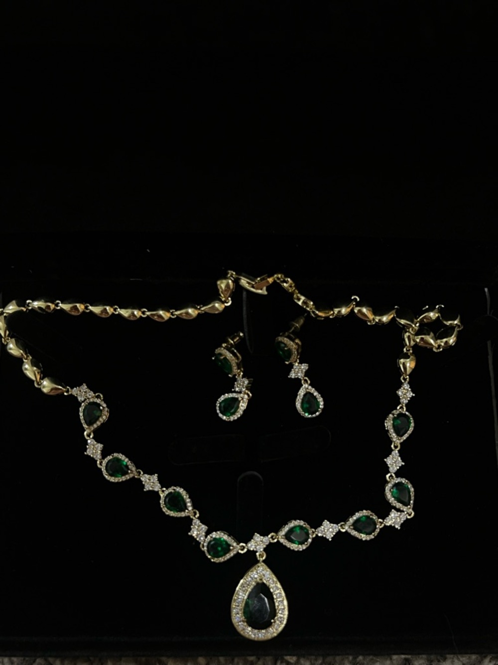 Emerald Teardrop Gold Necklace & Earring Set